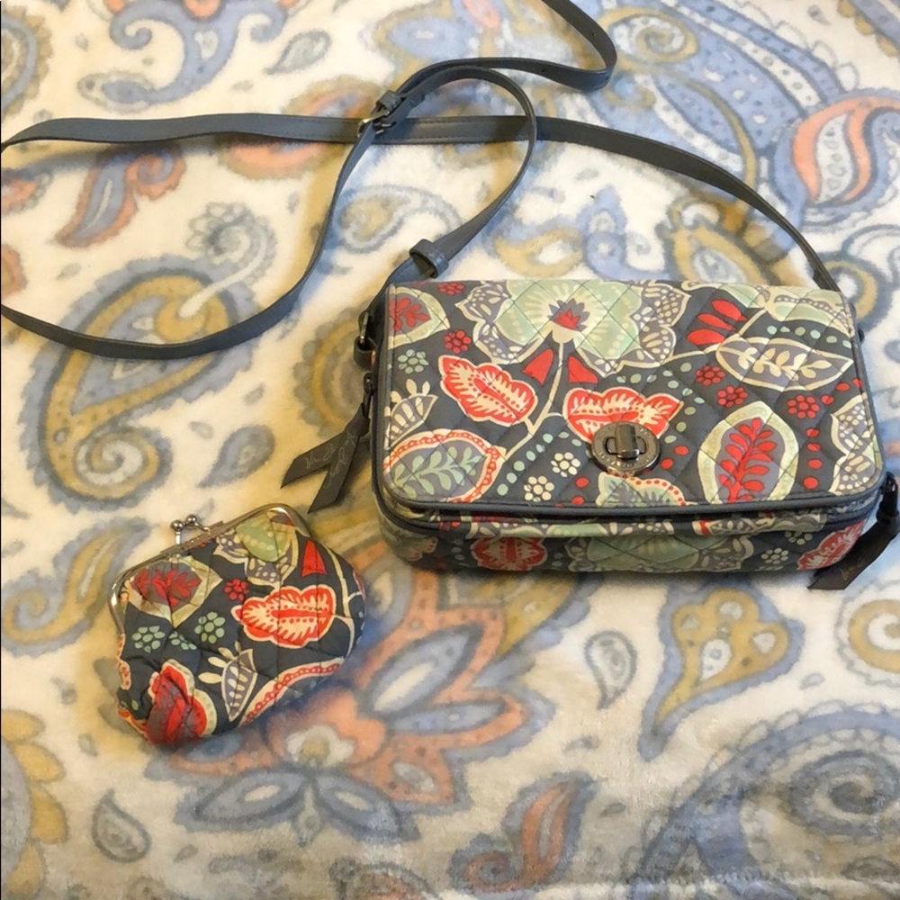 BUNDLE🤩 Vera Bradley clutch and coin purse